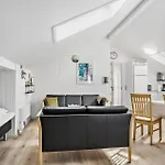 2 Bedroom Lovely In *